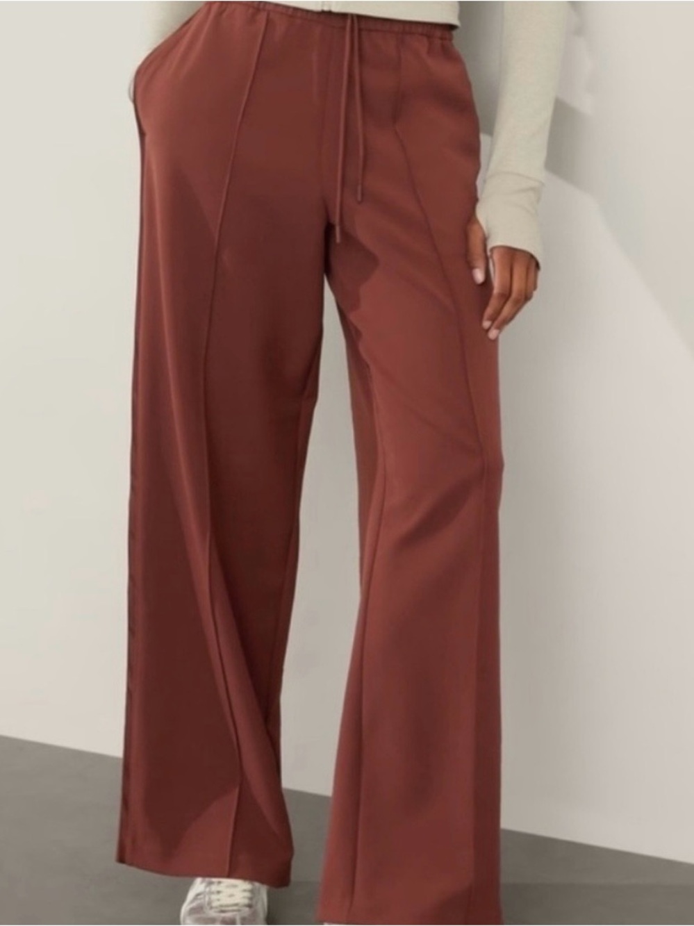 Athleta Endeavor High Rise Relaxed Pant In Cherrywood Brown 
Size S
NWT